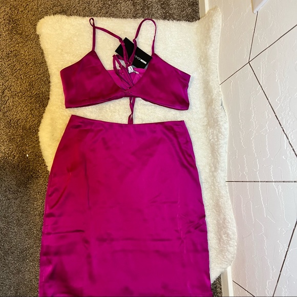 Fashion nova 2 piece satin crop top and High waisted pencil skirt - Picture 1 of 8